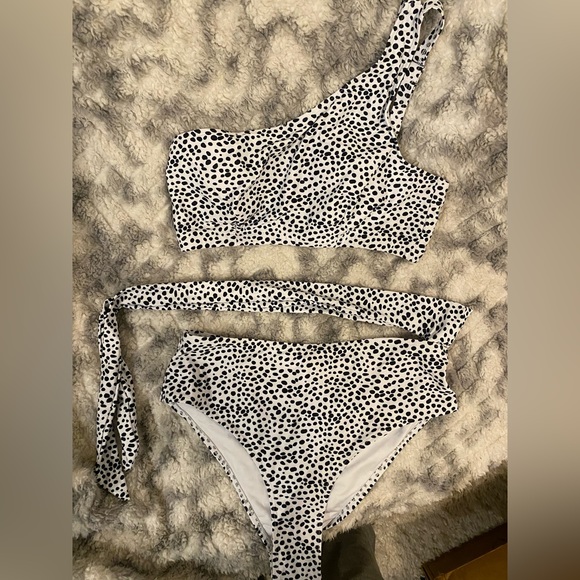 Amazon NEW polka dotted bikini - Picture 1 of 1